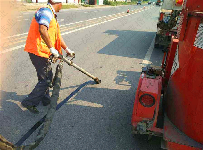 面對(duì)競(jìng)爭(zhēng)各道路灌縫膠廠家該何去何從